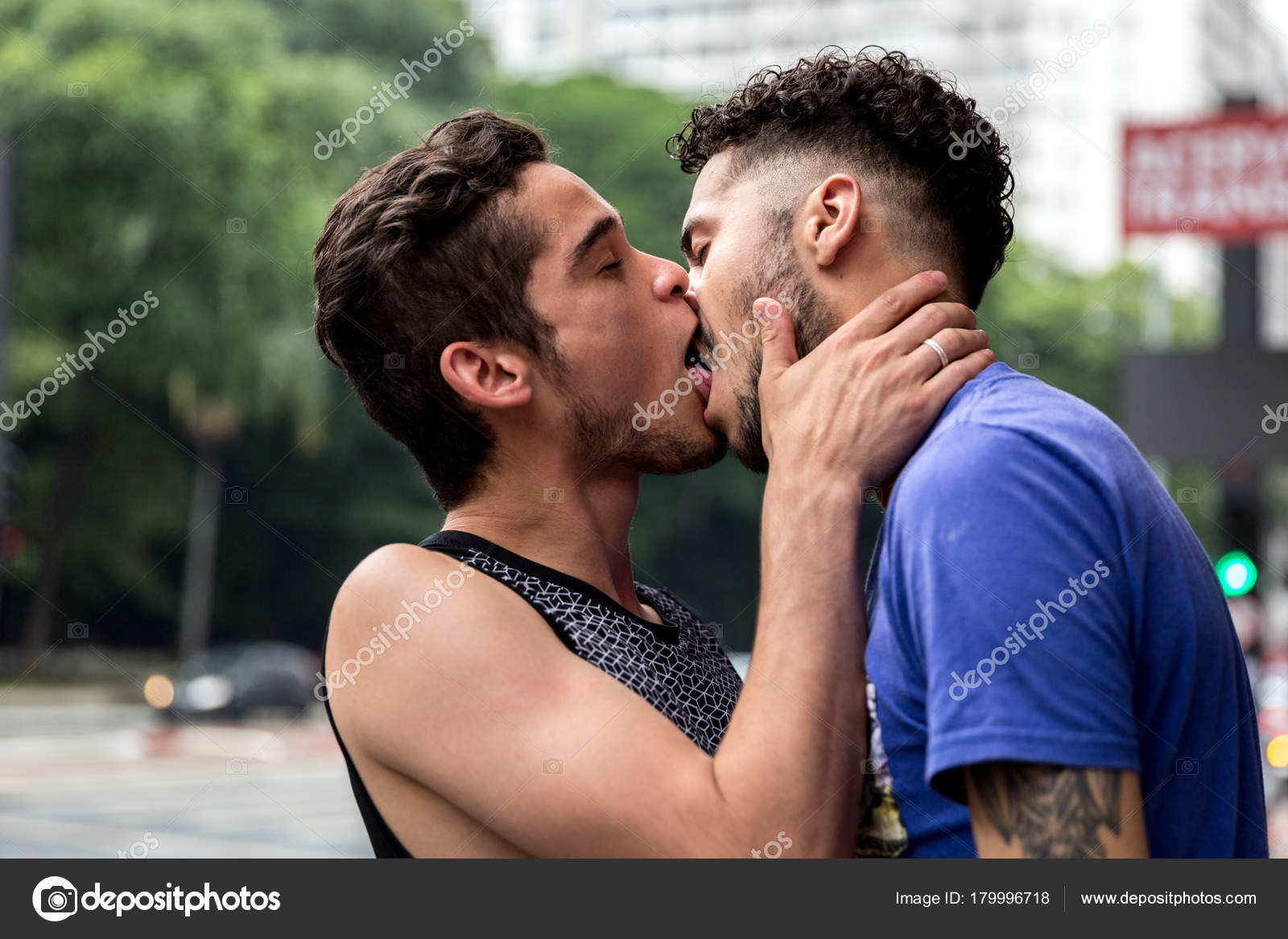 Kiss gay Same