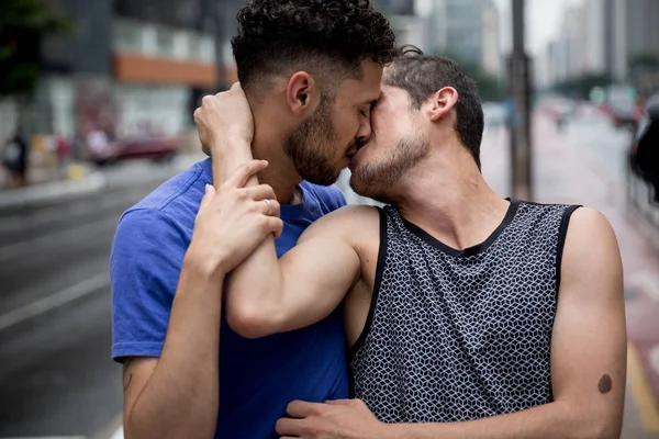 Gay Paar Zoenen Paulista Avenue Sao Paulo Brazilië — Stockfoto