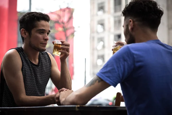 Pareja Homosexual Bebiendo Cerveza Pub Paulista Avenue Sao Paulo Brasil —  Fotos de Stock