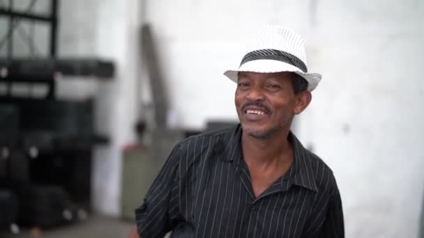 Hombre Brasileño Bailando Samba Sambista — Vídeo de stock