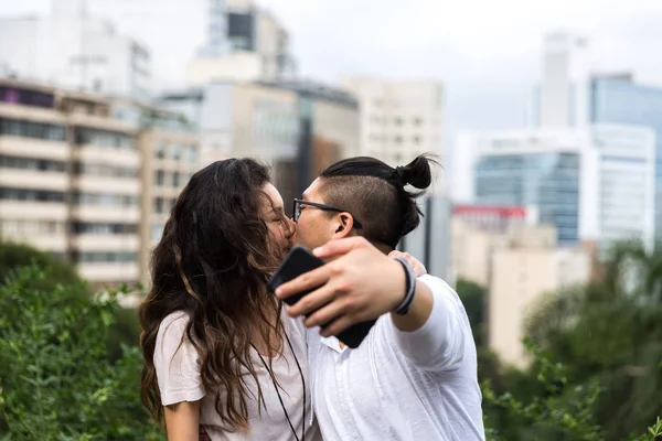 Bir Selfie Alarak Asya Çift — Stok fotoğraf