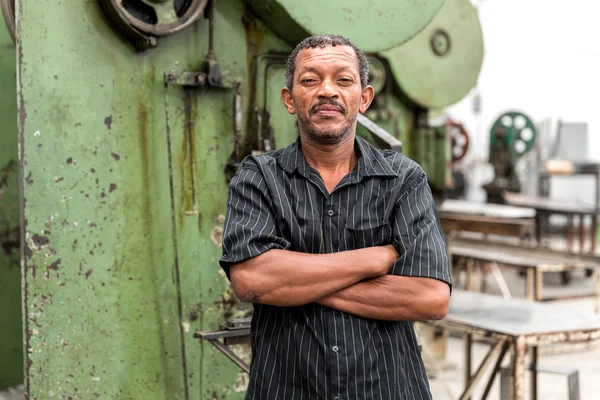 Porträt Eines Arbeiters Einer Industriefabrik — Stockfoto