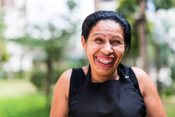 Portrait Smiling Housekeeper — Stock Photo, Image