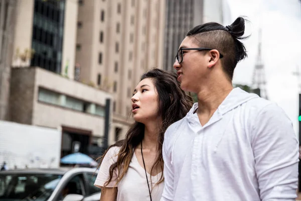 Genç Asyalı Çift Turist Paulista Avenue Sao Paulo Brezilya — Stok fotoğraf