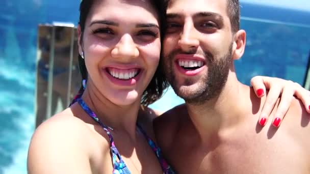 Casal Tomando Uma Selfie Férias Navio Cruzeiro — Vídeo de Stock