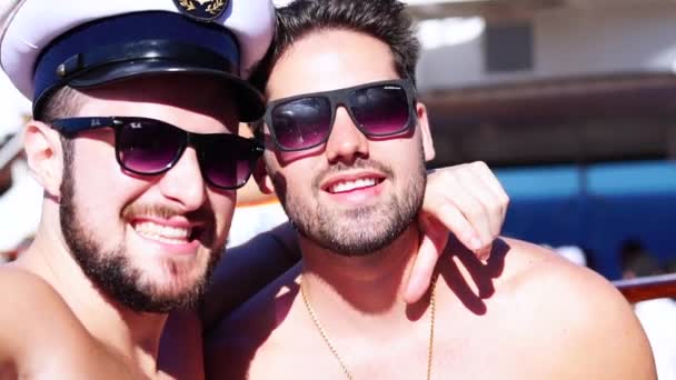 Vrienden Roosteren Pool Party — Stockvideo