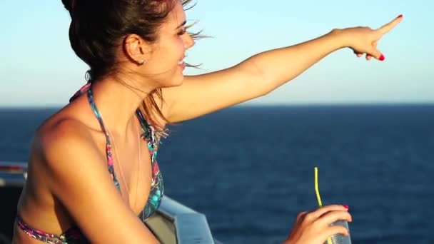 Woman Pointing Discovering Ocean Cruise Ship — Stock Video