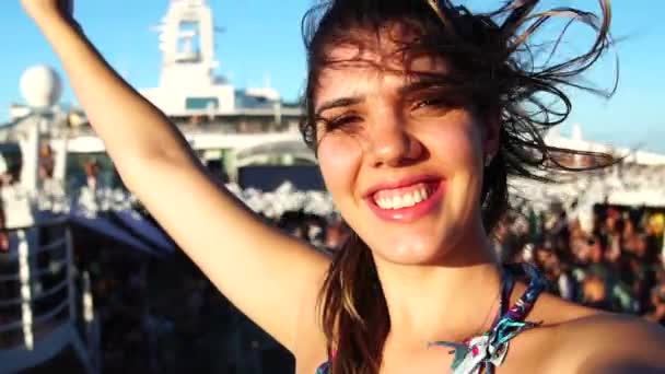 Menina Tomando Uma Selfie Navio Cruzeiro — Vídeo de Stock