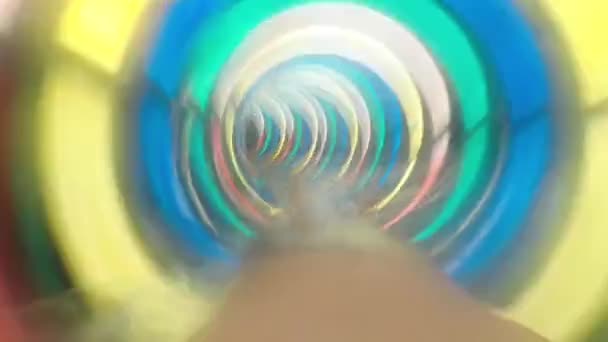 个人视角的一个家伙超速在水滑梯 — 图库视频影像
