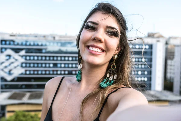 Μακιγιάζ Κορίτσι Καρναβάλι Κοστούμια Λαμβάνοντας Μια Selfie — Φωτογραφία Αρχείου