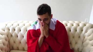 Perulu Fan evde kutlama
