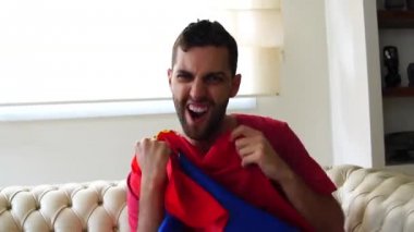 Sırp Fan evde kutlama
