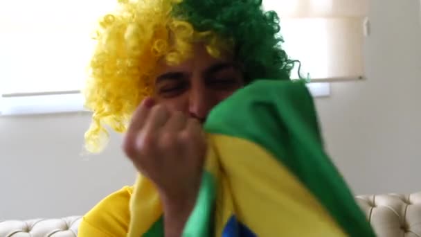 Abanico Brasileño Celebrando Casa — Vídeo de stock