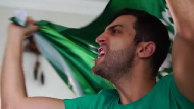 Suudi Arabistan fan bayrağı ile kutluyor