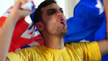 Avustralya fan bayrağı ile kutluyor