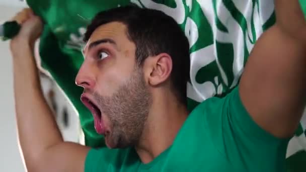 Fan Arabie Saoudite Célébrant Avec Drapeau — Video