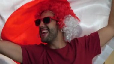 Japon fan bayrağı ile kutluyor