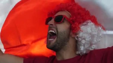 Japon fan bayrağı ile kutluyor