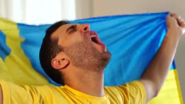 İsveçli fan bayrağı ile kutluyor