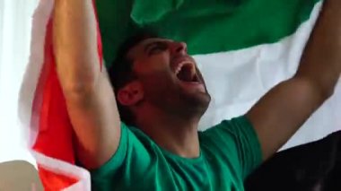 Birleşik Arap Emirlikleri Fan bayrağı ile kutluyor