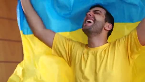 Oekraïne Fan Vieren Met Vlag — Stockvideo