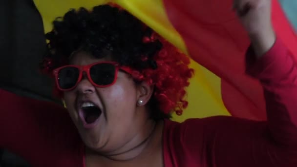 Bélgica Mujer Celebrando Con Bandera Nacional — Vídeo de stock