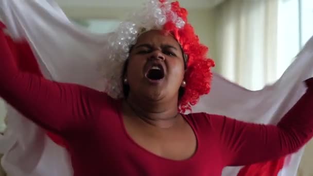 Mujer Inglesa Celebrando Con Bandera Nacional — Vídeos de Stock