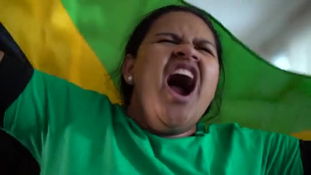Mujer Jamaicana Celebrando Con Bandera Nacional — Vídeos de Stock