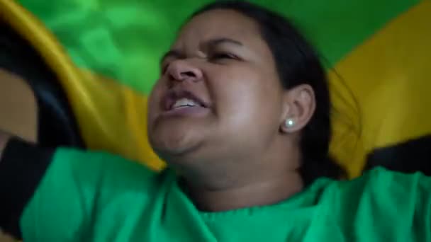 Mujer Jamaicana Celebrando Con Bandera Nacional — Vídeos de Stock