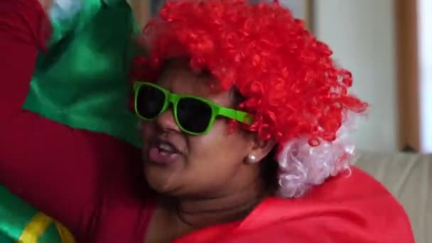Femme Portugaise Célébrant Avec Drapeau National — Video