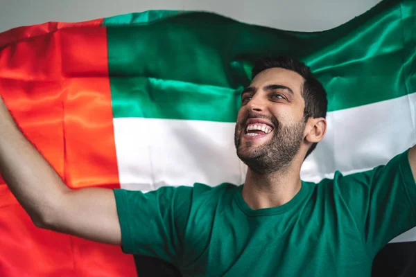 Fan Degli Emirati Arabi Uniti Che Festeggia Con Bandiera — Foto Stock