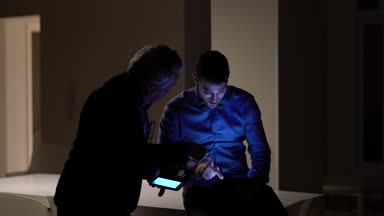 Kutluyor ve Office gece dans işçiler