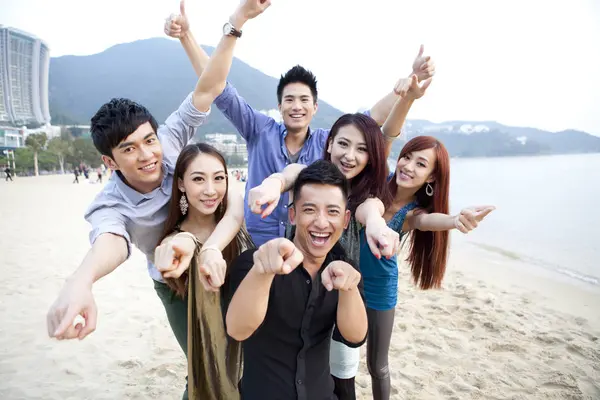 Chinese Friends Pointing Looking Camera Beach Repulse Bay Hong Kong — Stock Photo, Image