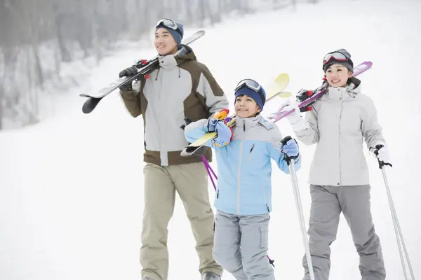 Chinese Parents Son Carrying Skis Shoulders Ski Resort — Stock Photo, Image