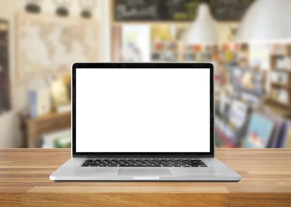 Laptop Com Tela Branco Mesa Fundo Interior Estante Biblioteca — Fotografia de Stock