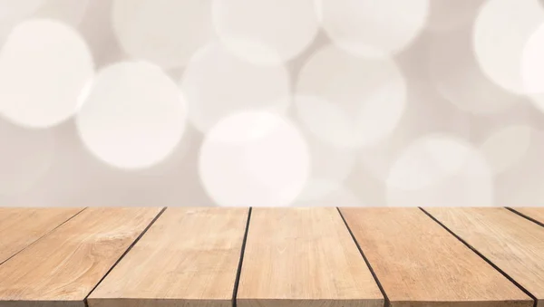 Empty wooden table with blur beach on background — Stock Photo, Image