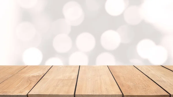 Empty wooden table with blur beach on background — Stock Photo, Image