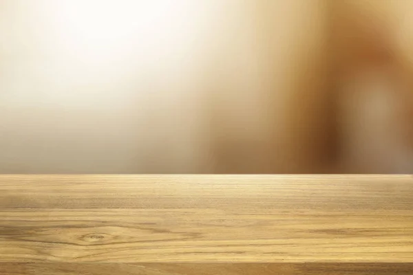 Hermosa mesa de madera vacía y blanco moderno café de la cocina respaldo — Foto de Stock