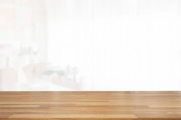 Prachtige lege houten tafelblad op witte heldere binnenkamer backgr — Stockfoto