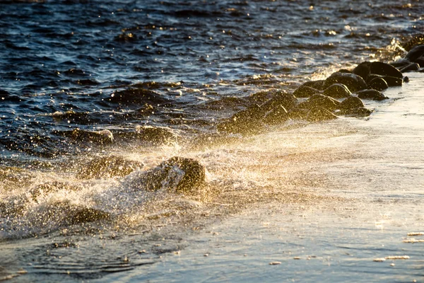 Wellenbrecher im Meer — Stockfoto