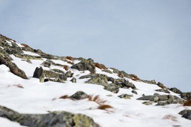 Kış karla kaplı dağ başında