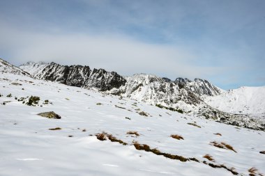 Kış karla kaplı dağ başında
