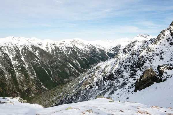 Mountain tops in winter covered in snow — Stock Photo, Image