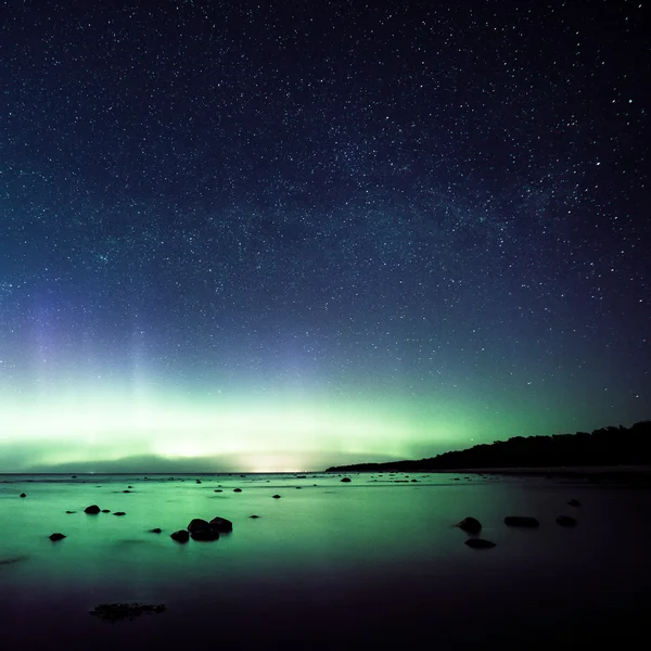 Intense northern lights (Aurora borealis) over Baltic sea — Stock Photo, Image