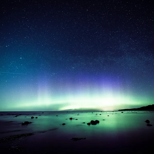 Intense northern lights (Aurora borealis) over Baltic sea — Stock Photo, Image