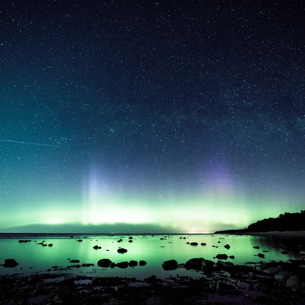 Intense northern lights (Aurora borealis) over Baltic sea — Stock Photo, Image