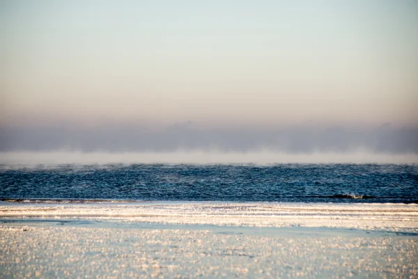 Zobacz mrożone plaży nad Morzem Bałtyckim — Zdjęcie stockowe