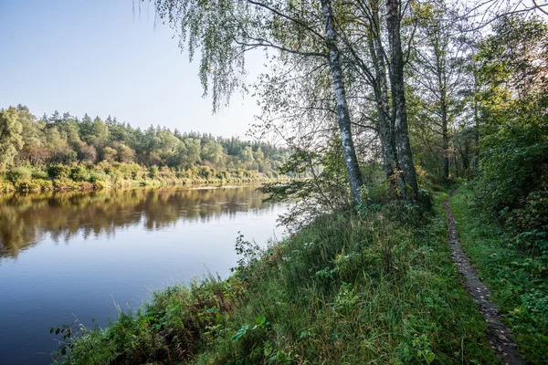 Színes napfelkelte a tó felett — Stock Fotó