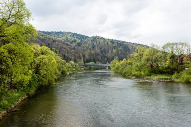 Sakin göl su yansımalar