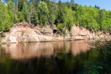 Sakin göl su yansımalar
